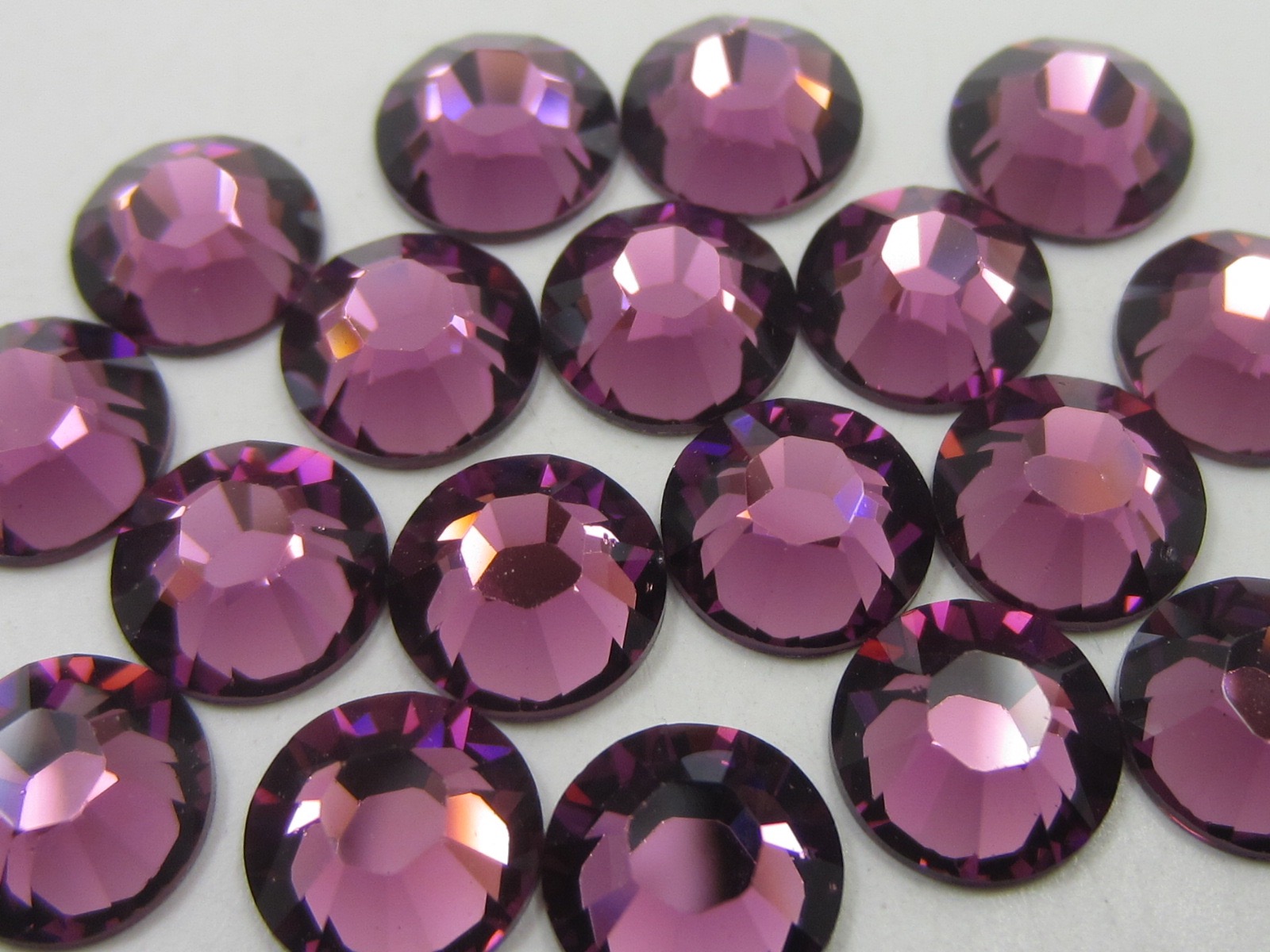 18 pcs. 30ss AMETHYST STAR BRIGHT FLATBACK Rhinestones